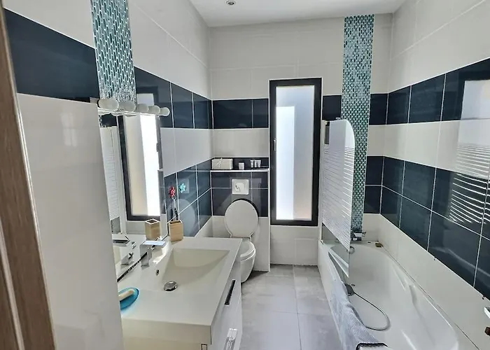 Superbe Duplex - Piscine - 6 Adultes 4 Enfants *